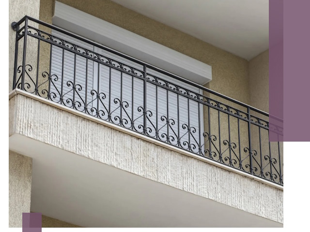 Балконные ограждения из металла и стекла в Воркуте для домов