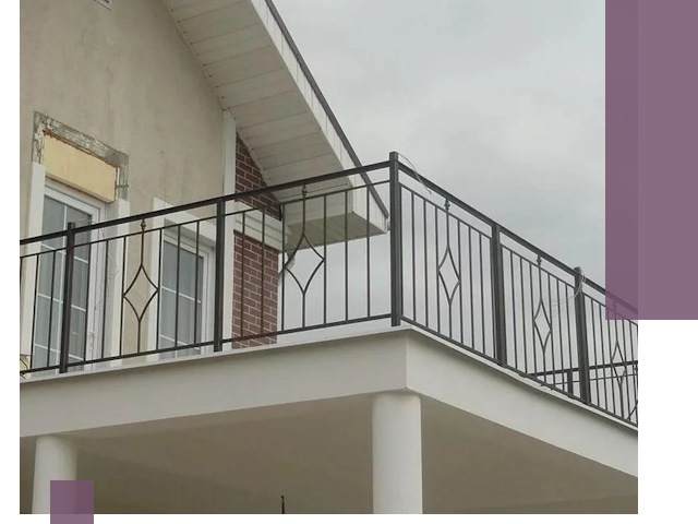 Изготовление балконных ограждений в Воркуте из металла и стекла