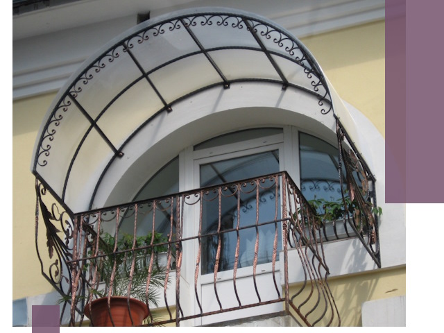 Козырьки над балконом в Воркуте — изготовление и монтаж