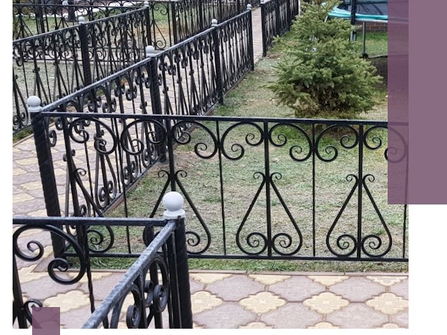 Кованые газонные ограждения под ключ в Воркуте